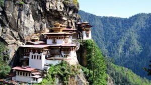 Read more about the article Navigating the Himalayan Gateway: Top Siliguri to Bhutan Tour Operators Revealed