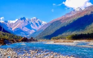 Read more about the article Unveiling the Himalayan Splendor: Exclusive Travel Packages from Siliguri to Yumthang Valley”