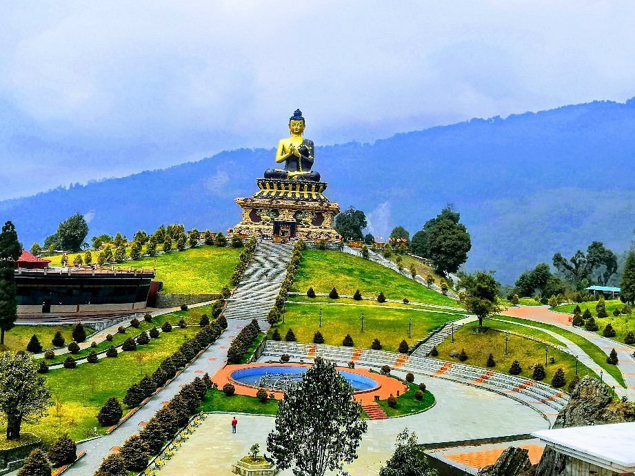 Read more about the article Discovering the Charm of Ravangla Park: A Comprehensive Guide to Entry Fees and Travel from Siliguri